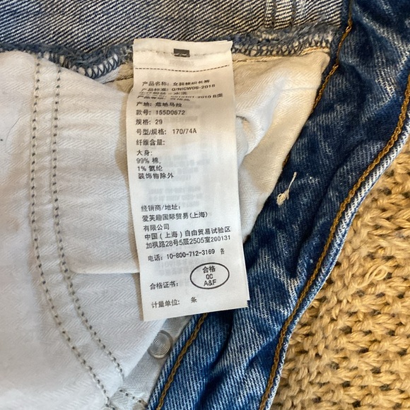 Abercrombie and Fitch High Rise Mom Jean - Picture 11 of 11